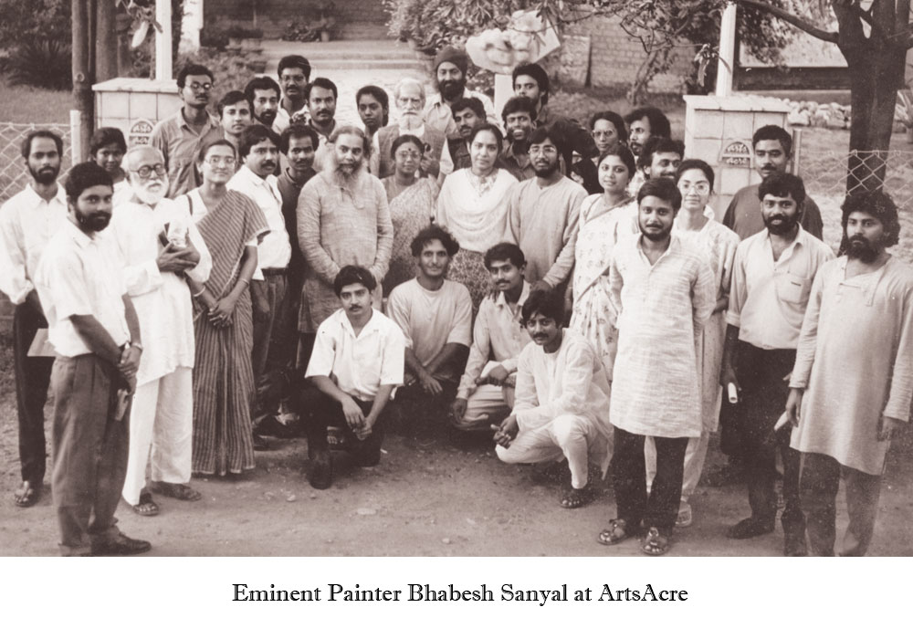 Eminent artist and artist Bhabesh Sanyal at Artsacre with Shuvaprasanna Bhattacharya and other artists
