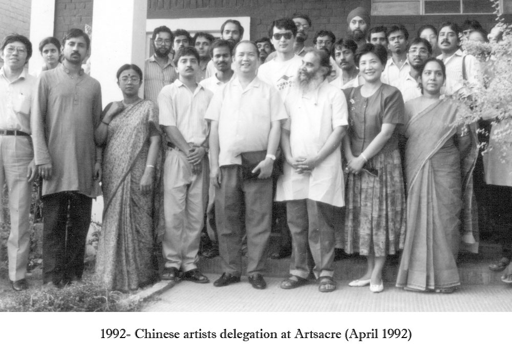 Shuvaprasanna Bhattacharya and the team of artists with Chinese artists delegation at Artsacre on April 1992