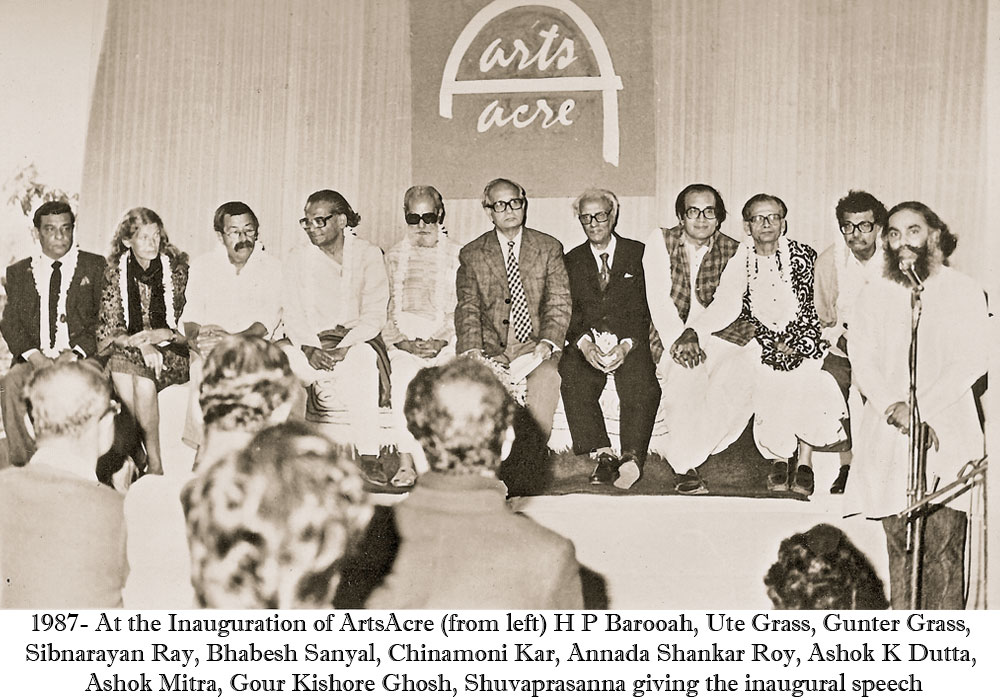 HP Barooah, Ute Grass, Gunter Grass, Sibnarayan Ray, Bhabesh Sanyal, Chinamoni Kar, Annanda Shankar Roy, Ashok K Dutta, Ashok Mitra, Gour Kishore Ghosh and Shuvaprasanna Bhattacharya at the inauguration of Artsacre in 1987.