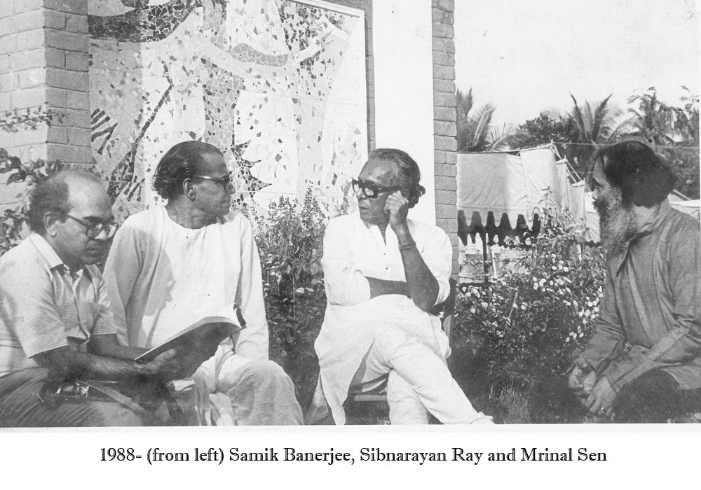 Samik Banerjee, Sibnarayan Ray, Mrinal Sen and Shuvaprasanna Bhattacharya in a discussion at Artsacre in 1988